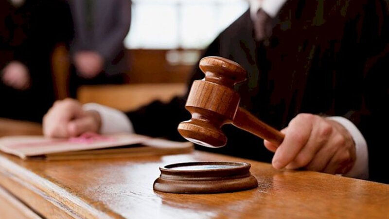 4 nəfərə qarşı dələduzluqda ittiham edilən usta şərti cəza alıb