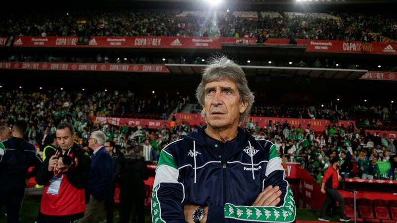 La Liqa təmsilçisi baş məşqçinin müqaviləsini yenilədi