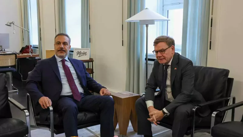 Alman nazirin Hakan Fidanla söhbəti: