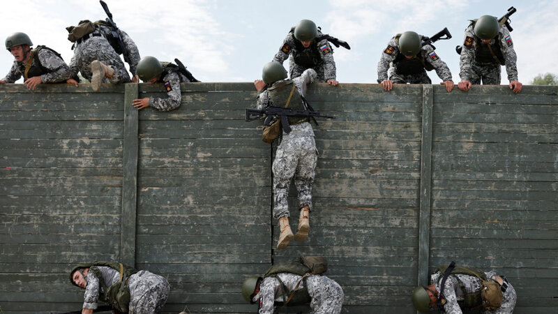 Rusiya qoşunları Zaporojyedə şəhəri mühasirəyə almağa çalışırlar