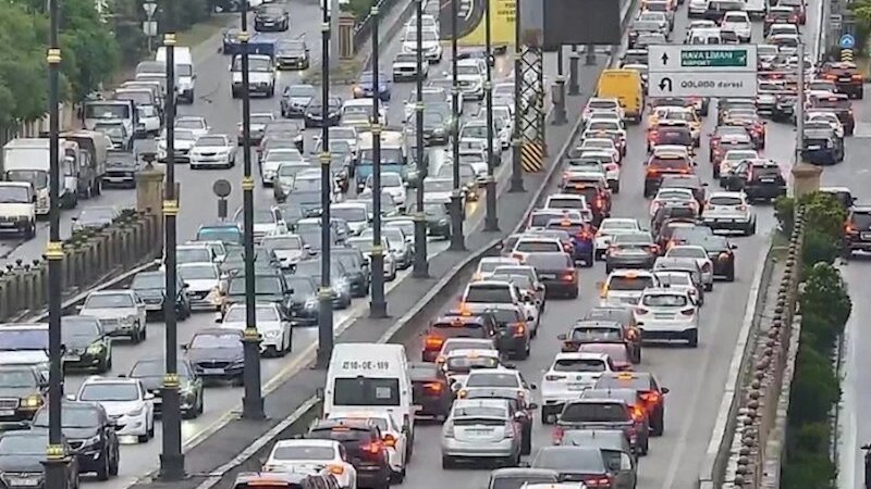 Bakıda 17 istiqamətdə tıxac var - SİYAHI