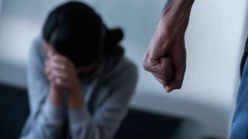 Arvadını dini təriqətə qoşulduğu üçün döyən şəxsə hökm oxunub