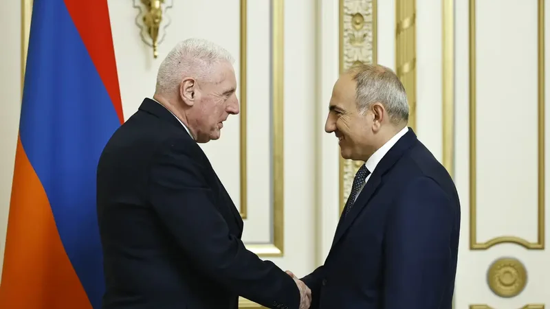 Paşinyan Britaniyanın dövlət naziri ilə “Tramp marşrutu”nu müzakirə etdi