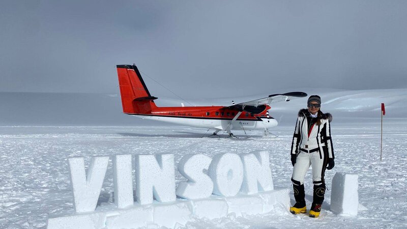 Azərbaycanlı alpinist Antarktidanın ən yüksək zirvəsini fəth etdi -