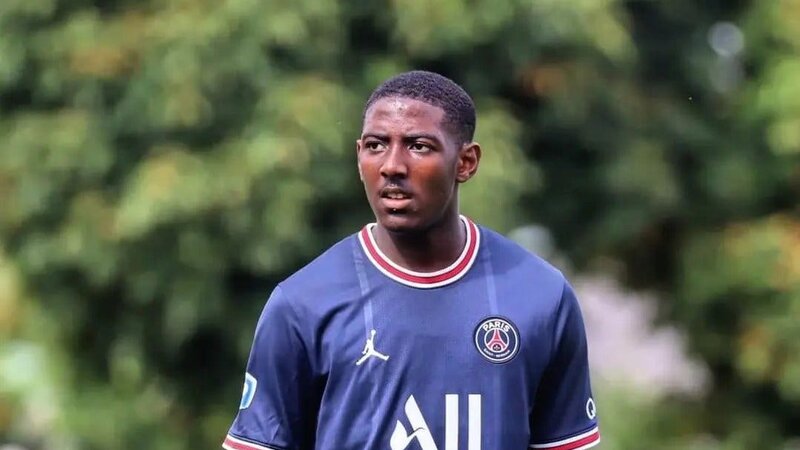 PSJ-nin sabiq futbolçusu 21 yaşında karyerasını bitirdi