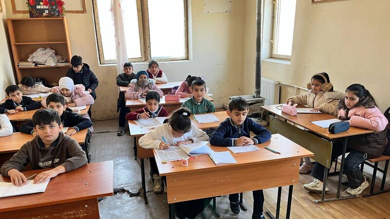 Şagirdlərin tüstündən zəhərləndiyi məktəbdə kombi sistemi var imiş -