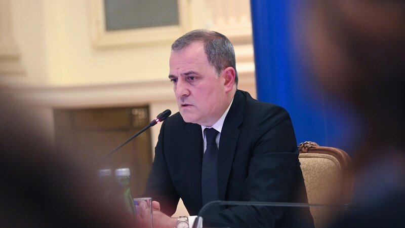 Ceyhun Bayramov Yaxın Şərqdəki vəziyyətlə bağlı telefonla danışdı