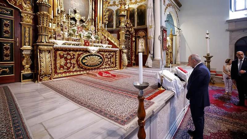 Paşinyan erməni kilsəsinin yenilənməsinə dair yol xəritəsini açıqladı