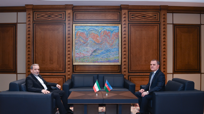 Ceyhun Bayramovun Abbas Əraqçi ilə təkbətək görüşü başlayıb