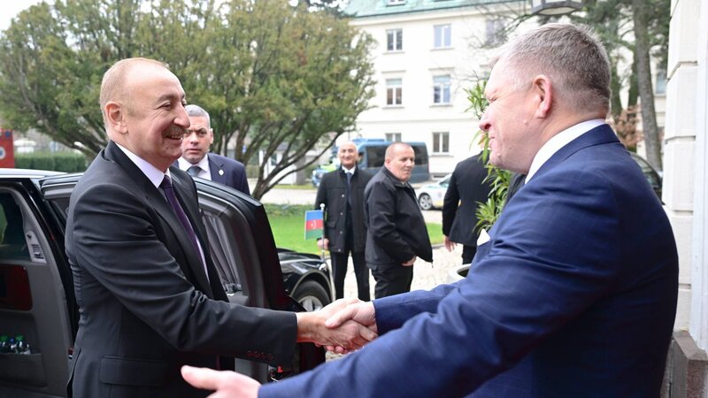 Prezident İlham Əliyevin Slovakiyanın Baş naziri ilə təkbətək görüşü oldu