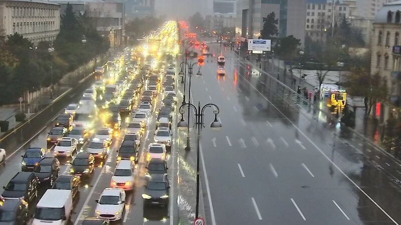 Bakının bu küçələrində sıxlıq var -