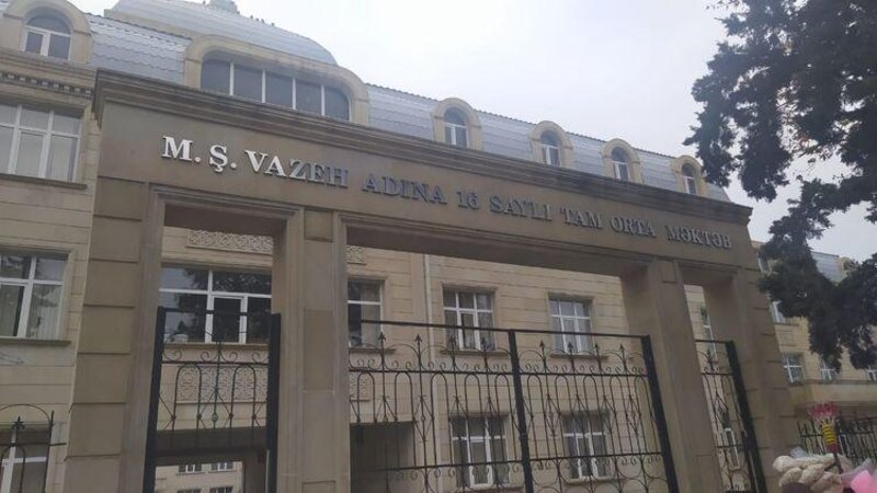 Gəncədə bir sinifin 8 şagirdi dönərdən zəhərləndi -