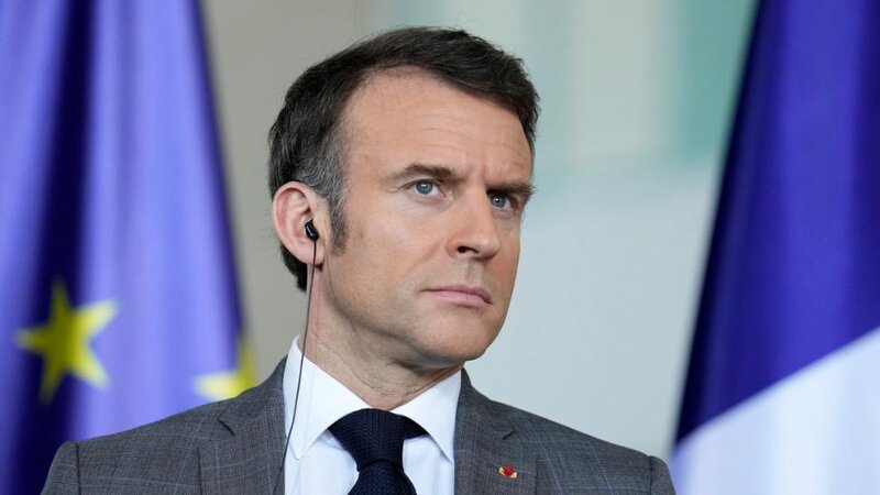 Makron 16 yaşadək uşaqlara sosial şəbəkələrə girişi qadağan etmək istəyir