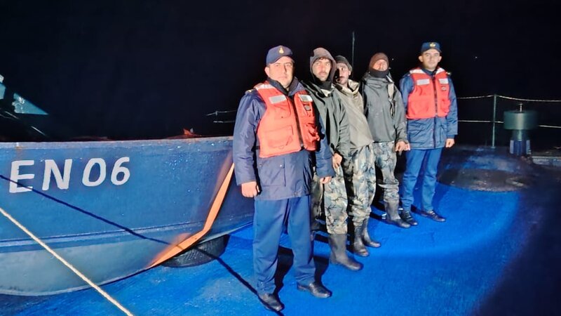 Xəzər dənizində köməksiz qalan balıqçılar xilas edildi -