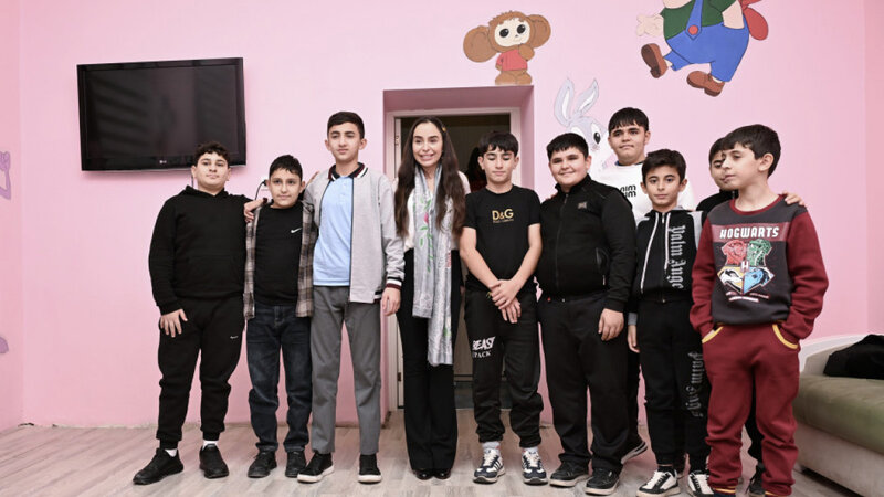 Leyla Əliyeva Səhiyyə Nazirliyi 5 saylı Uşaq Vərəm Sanatoriyasını ziyarət etdi -