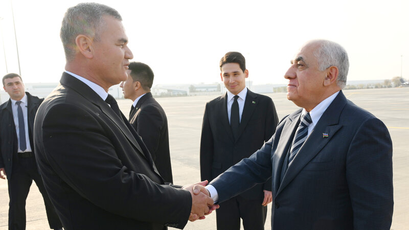 Əli Əsədov Türkmənistana getdi