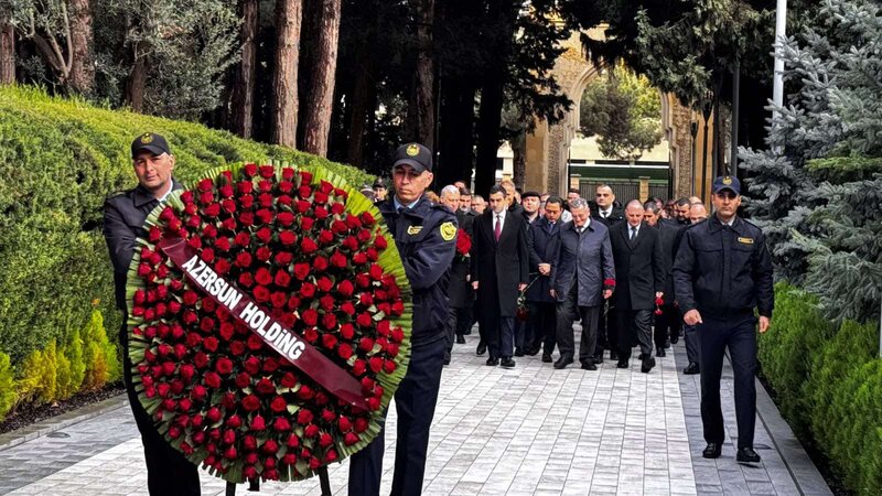"Azərsun Holdinq”in rəhbər heyəti Ulu Öndərin məzarını ziyarət etdi