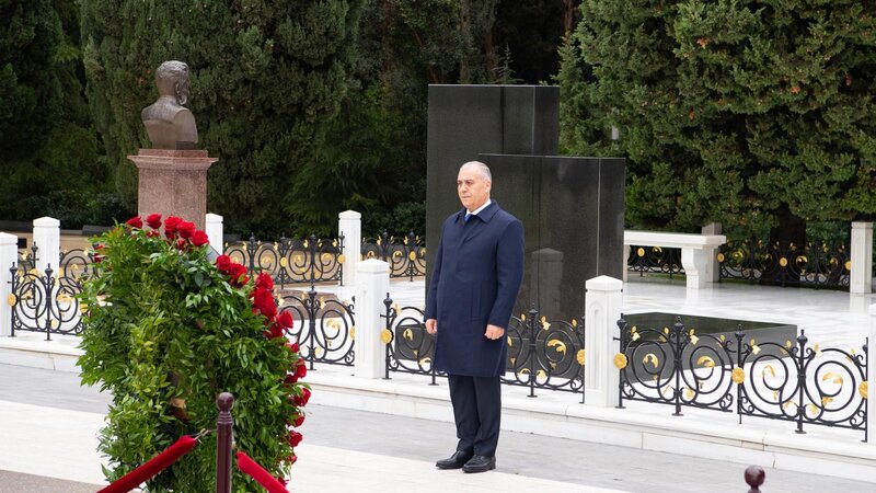 DTX-nin əməkdaşları Fəxri xiyabanda Heydər Əliyevin xatirəsini anıblar