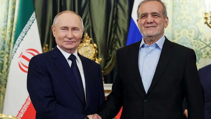 Pezeşkian və Putin Aşqabadda görüşdü