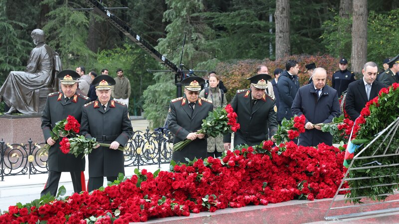 Kəmaləddin Heydərov Fəxri xiyabanı ziyarət etdi