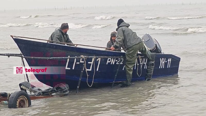 Xəzərdə suyun geri çəkilməsi balıqçıları çətin vəziyyətə salıb –
