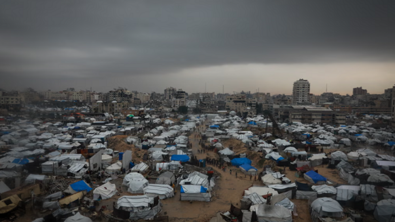 Qəzzada çadır şəhərciklərini sel basdı, minlərlə ailə yenidən köçkün düşdü