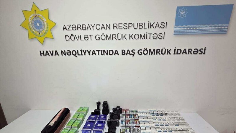 Mobil telefonda gizlədilmiş qızıl külçələr aşkarlandı