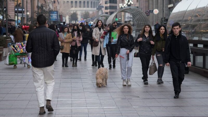 KİV: Ermənistanda siyasi və dini məsələlərdə cəmiyyət qütbləşib