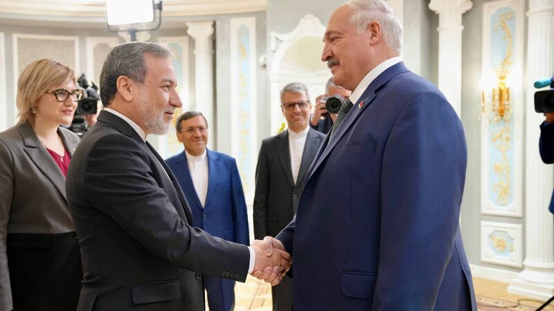 Əraqçi Lukaşenko ilə görüşdü