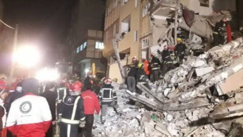 İranda yaşayış binası çökdü