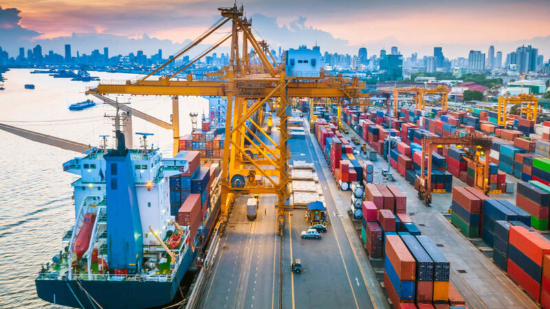 Xarici ticarətdə müsbət saldo 2,5 dəfə azalıb