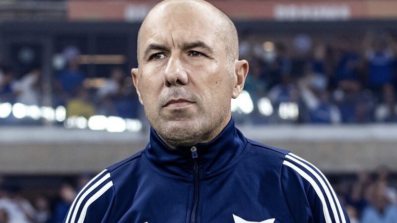 Məşhur məşqçi istefaya göndərildi