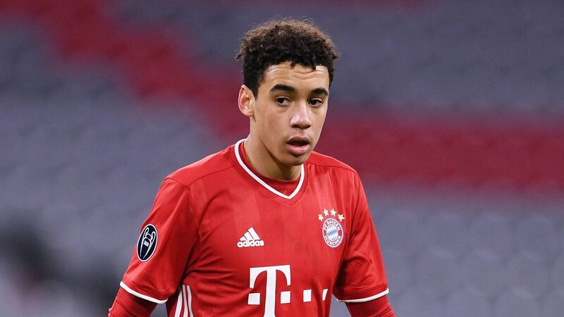 Ayağı sınan ulduz futbolçu 6 ay sonra yaşıl meydanlara qayıtdı -