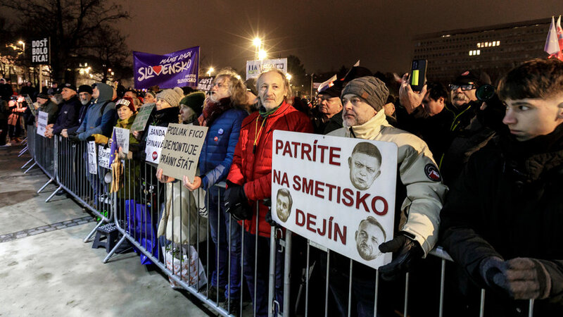 Bratislavada hökumət əleyhinə etiraz aksiyası keçirildi