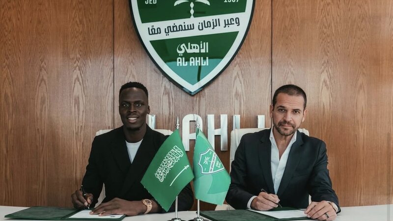 Səudiyyə Ərəbistanı klubu məşhur qapıçı ilə müqavilə bağladı