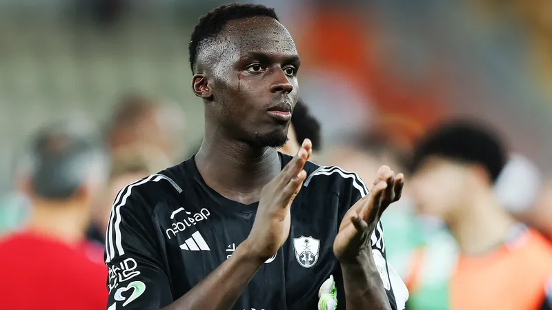 İlin ən yaxşı qapıçısı “Əl-Əhli” ilə müqaviləsini uzatdı