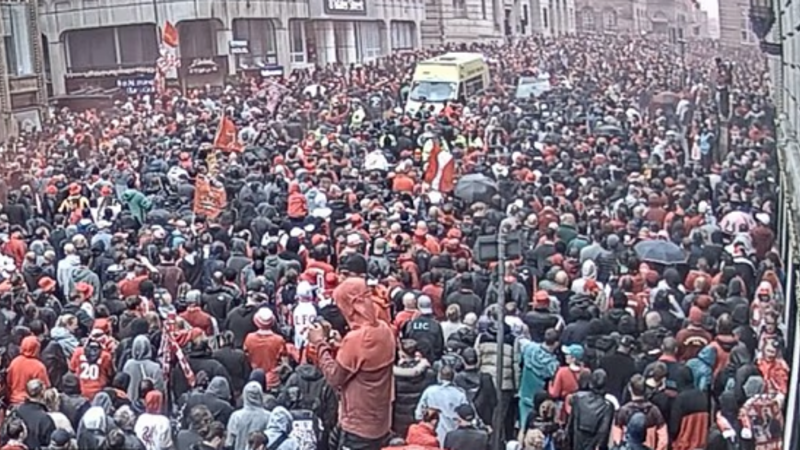 "Liverpool"un qələbə paradında izfihamın üzərinə maşın sürən şəxsə hökm oxunub