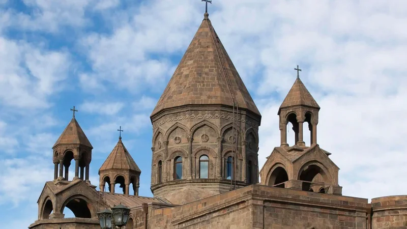 Ermənistan DİN Eçmiədzində baş verəcək hadisə ilə bağlı bəyanat yaydı