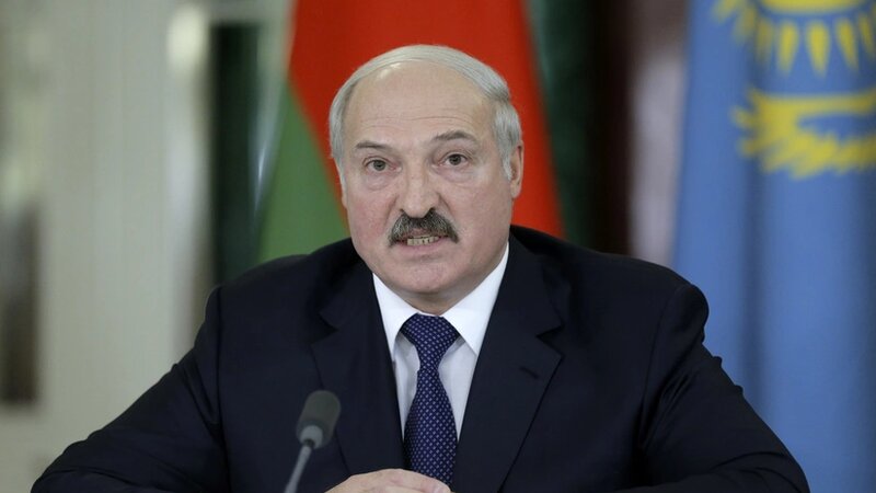 Lukaşenko: Xoşbəxt yaşamaq üçün güclü olmalıyıq