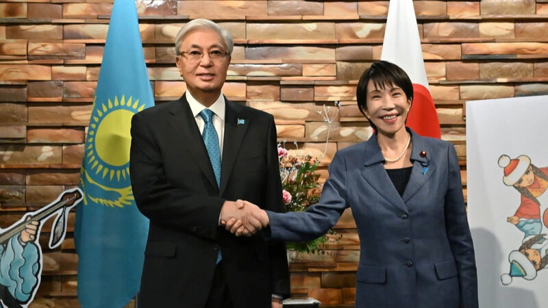 Qazaxıstan Prezidenti Sanae Takaiçi ilə görüşüb