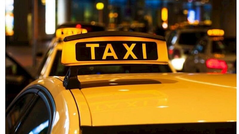 Müştəri sifarişdən imtina edən taksi sürücüsünü döydü