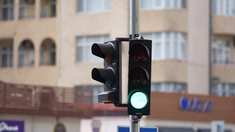Bakıda ilk dəfə "ağıllı svetofor"lar quraşdırıldı