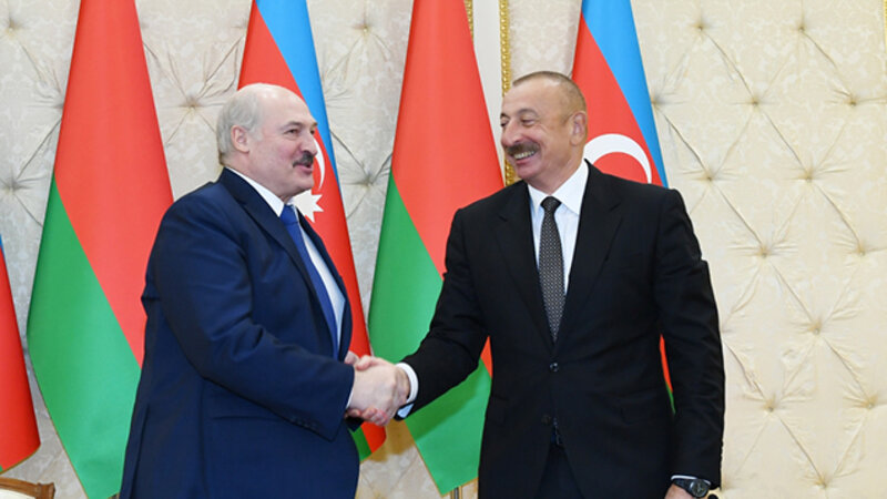 Lukaşenko İlham Əliyevi təbrik etdi