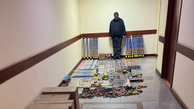 Bakıda pirotexniki vasitələrin satıldığı anbar aşkarlandı