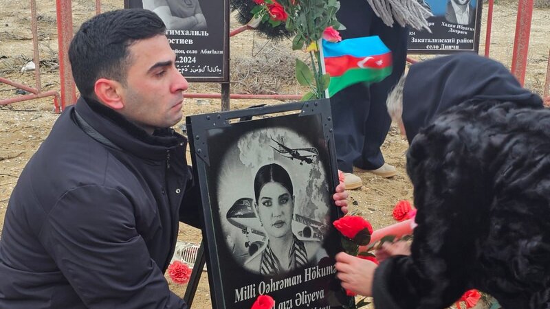 Aktauda qəzaya uğrayan Azərbaycan təyyarəsində həlak olanların yaxınları Aktauya getdi -