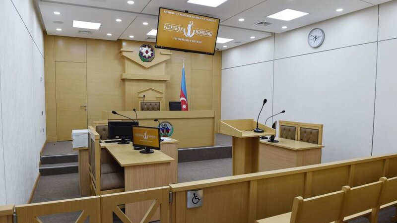 8 nəfərə qarşı dələduzluqda ittiham olunan mebel şirkətinin rəhbərinə hökm oxunub