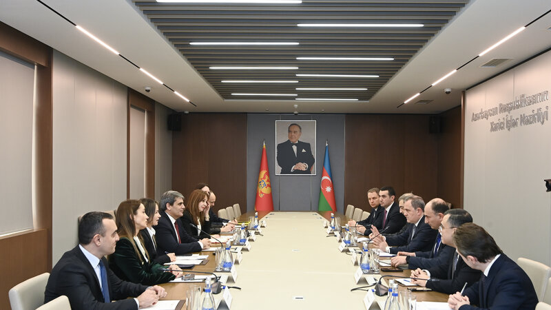 Azərbaycan və Monteneqro XİN rəhbərləri arasında geniştərkibli görüş keçirildi -
