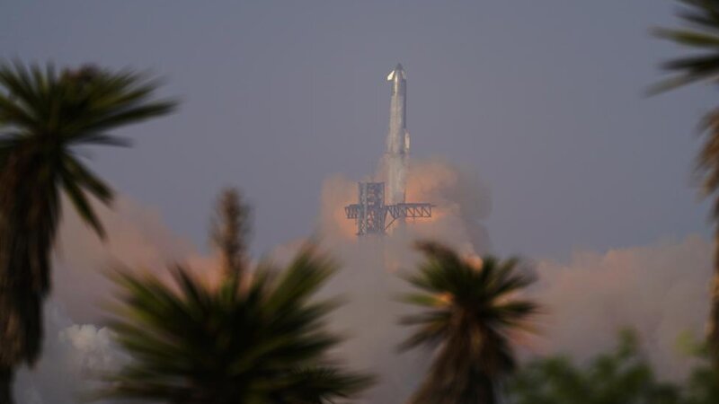 WSJ: Starship qəzası sərnişin təyyarələrinə təhlükə yaratdı