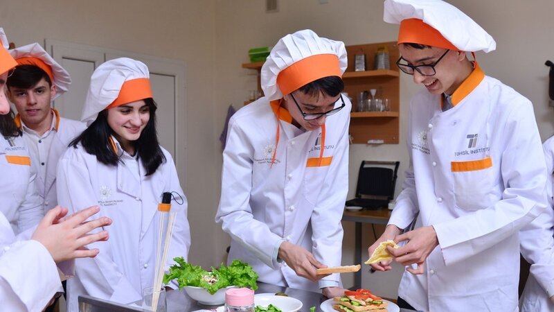 Bakıda peşə təmayüllü siniflərin fəaliyyət göstərdiyi məktəblərin sayı açıqlandı