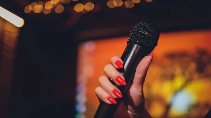 Pul verib “Dünya TV”nin efirinə çıxmaq istəyən müğənniyə qarşı dələduzluq